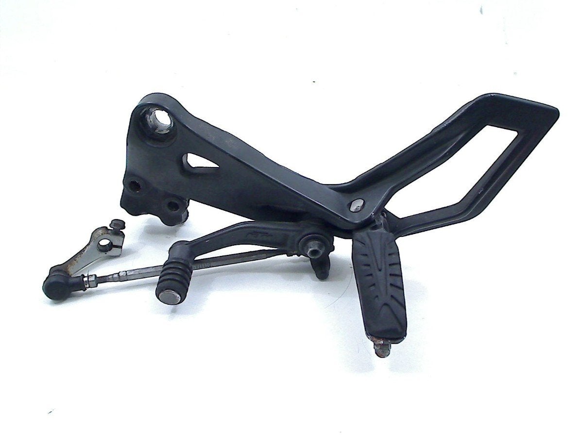 REPOSE PIEDS AVANT GAUCHE KTM RC 125 2019 (RC125 F5003S1), Dhr. S. di Majo, Utilisé, Info@cama-motorparts.nl, P.J. Troelstraweg 8 8
3144 CX  MAASSLUIS, NL