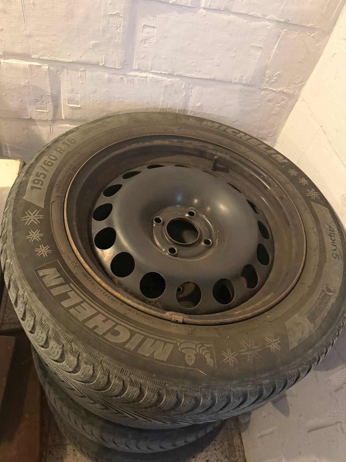Pneus d'hiver sur jante - 195/60 R16 Michelin Alpin5, Autos : Pièces & Accessoires, Pneus et Jantes, Pneus hiver, 16 pouces, Véhicule de tourisme
