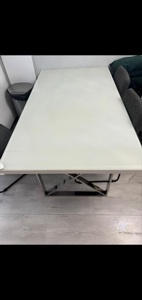 BELLE TABLE DE SALLE À MANGER BRILLANTE, Enlèvement