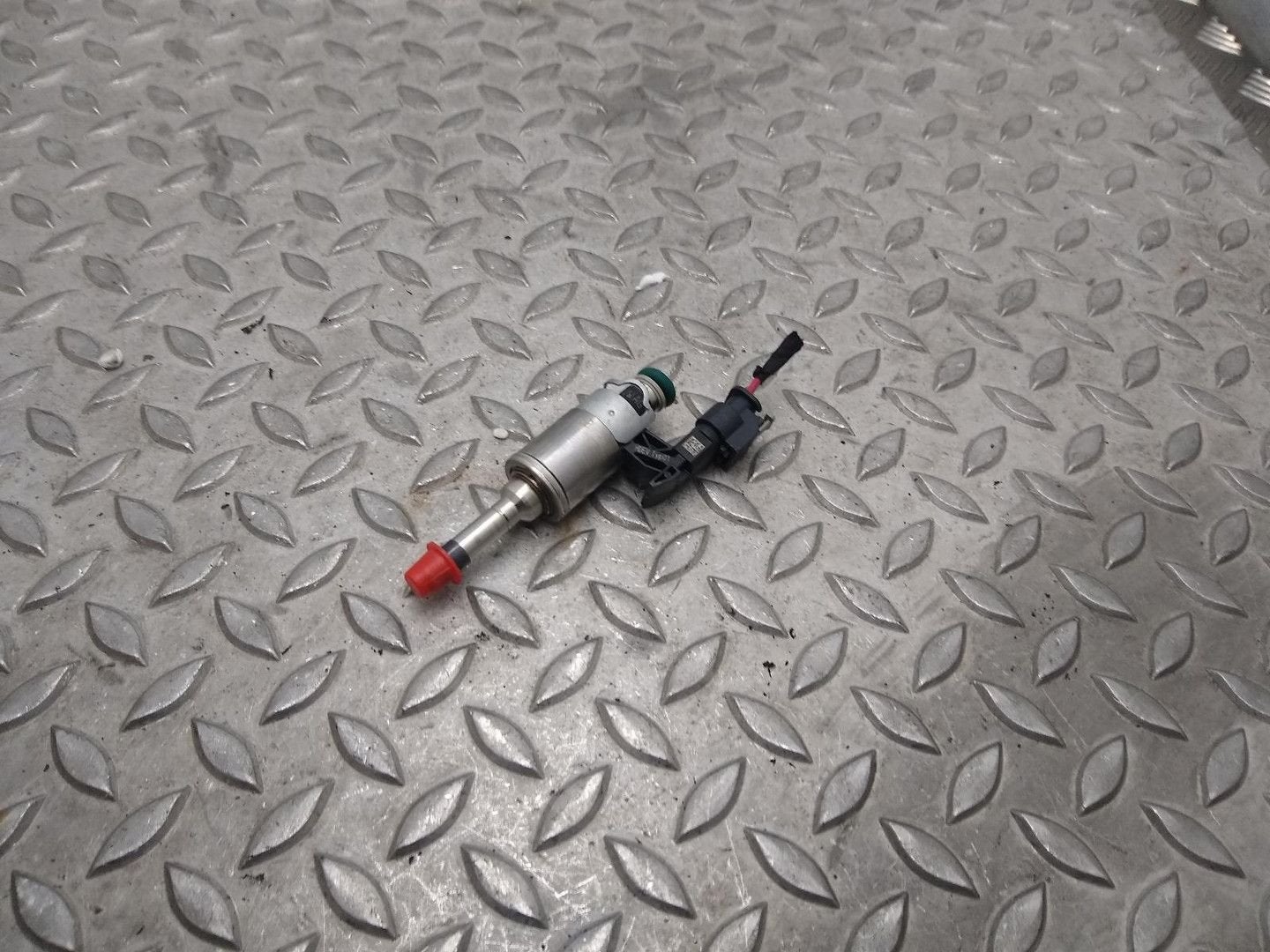 VOLKSWAGEN JETTA BRANDSTOF INJECTOR / VERSTUIVER 0261500374,, Enlèvement ou Envoi, Utilisé, ARN reconnu