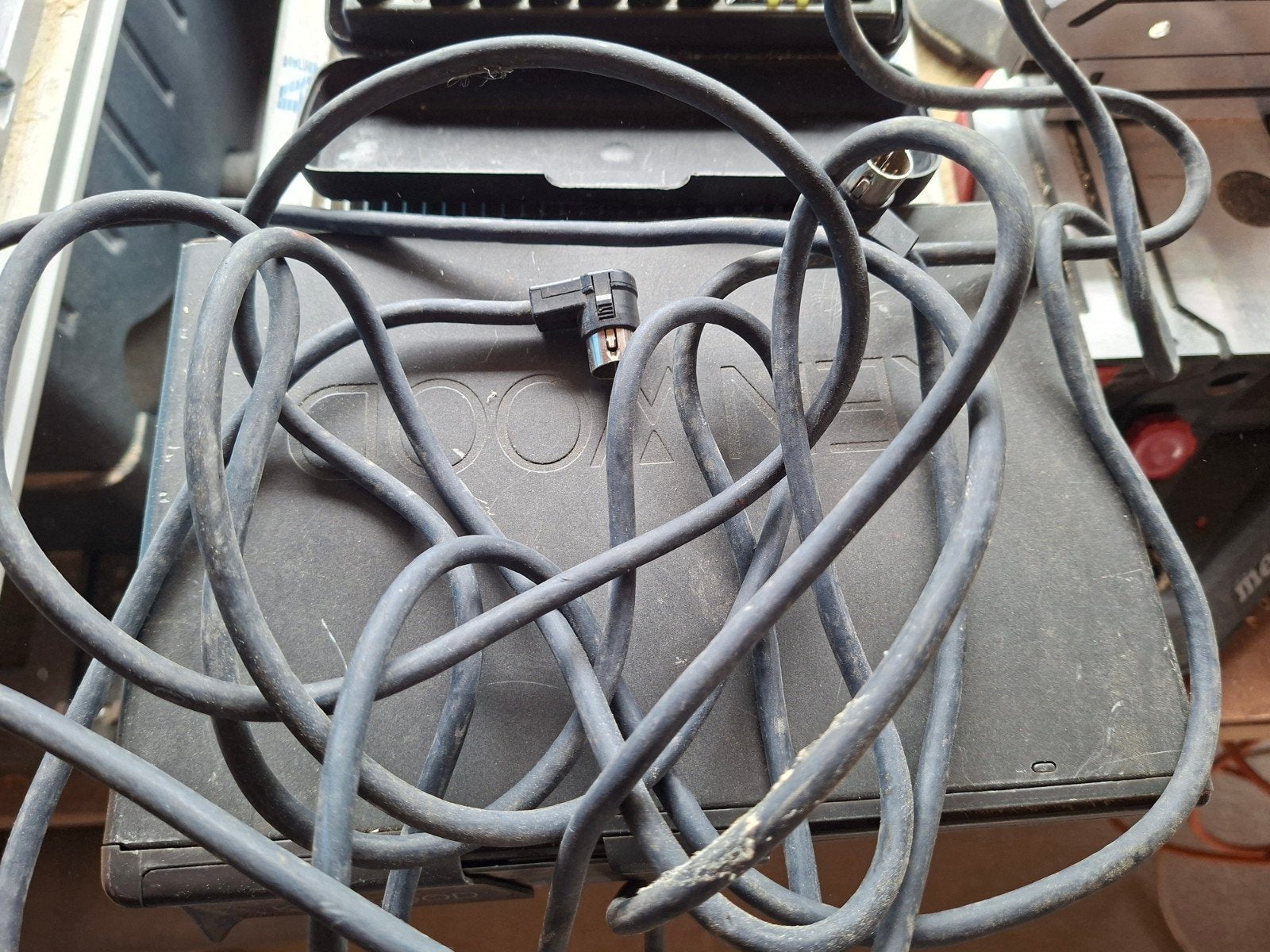 Autoradio Kenwood met 6 lader voor cd´s en versterker, Ophalen