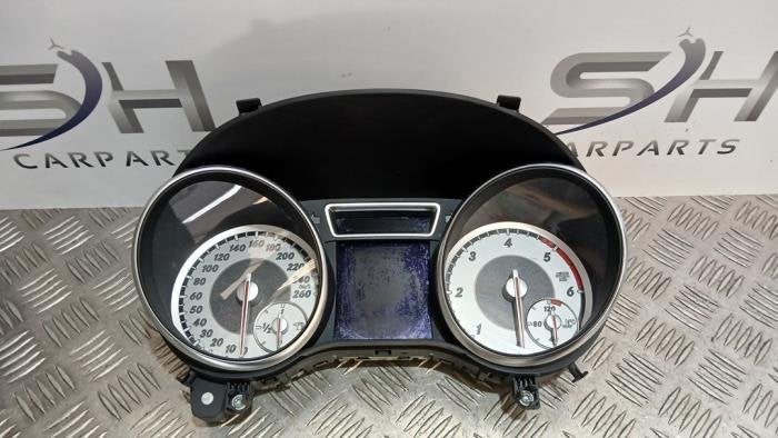 Compteur kilométrique KM d'un Mercedes CLA, 3 mois de garantie, Utilisé, -, -