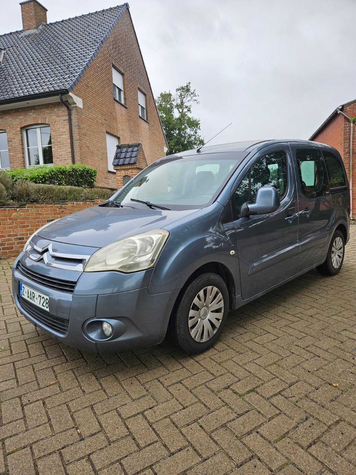 Citroen berlingo 1.6 hdi multispace 5 plaatsen, Autos, Citroën, Argent ou Gris, Entreprise, Boîte manuelle, Entretenue par le concessionnaire