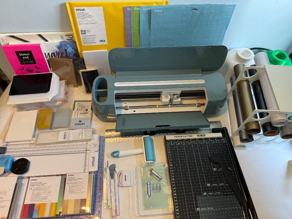 Cricut Maker 4 + Easy press 3 + accessoires, Hobby en Vrije tijd, Scrapbooking, Ophalen, Zo goed als nieuw, Versiering of Embellishment