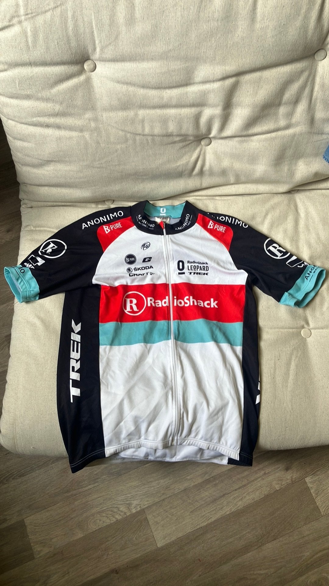 Radioshack vintage truitje cancellara, Fietsen en Brommers, Fietsaccessoires | Fietskleding, Ophalen, Zo goed als nieuw, L
