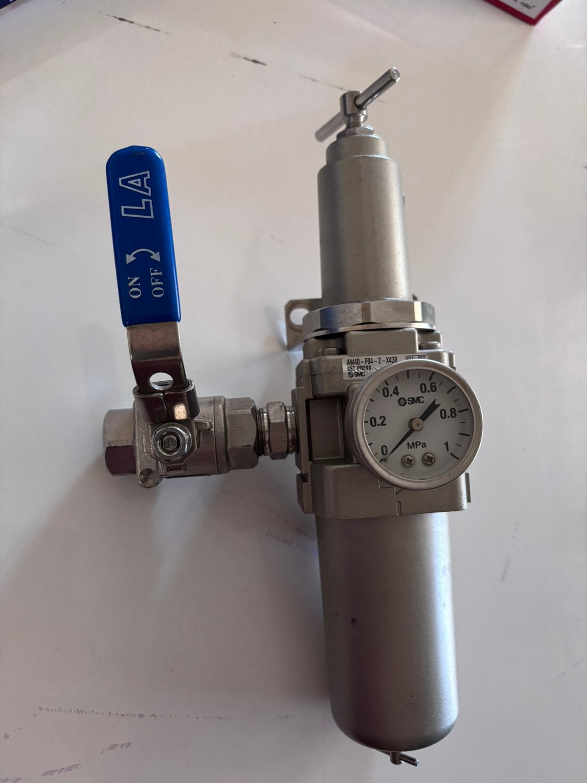 SMC AW40-F04-2-X430 perslucht filterregelaar + afsluitkraan, Ophalen, Nieuw