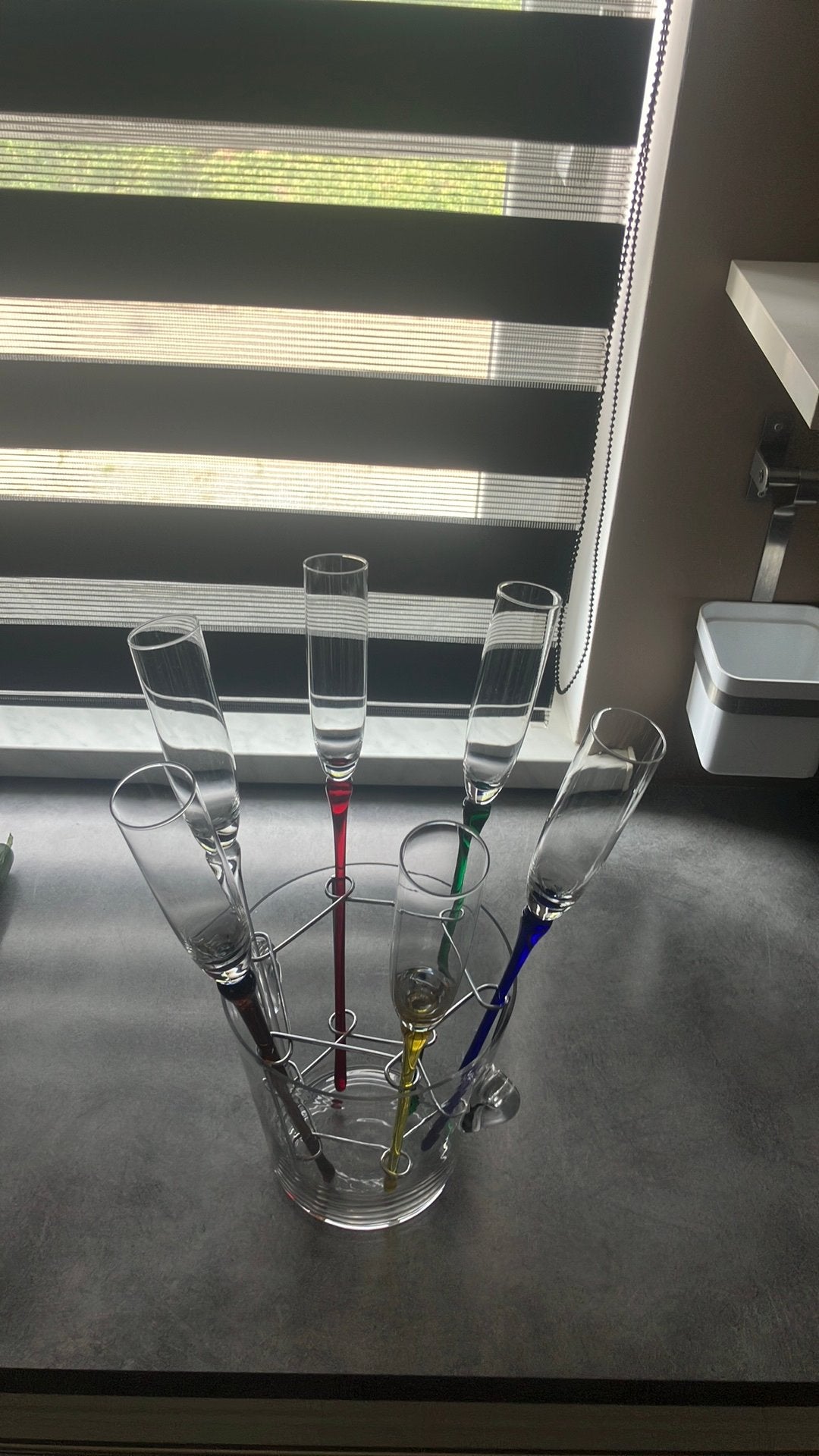 Ensemble seau à champagne avec 6 flûtes – 30€, Enlèvement, Comme neuf, Bleu, Verre