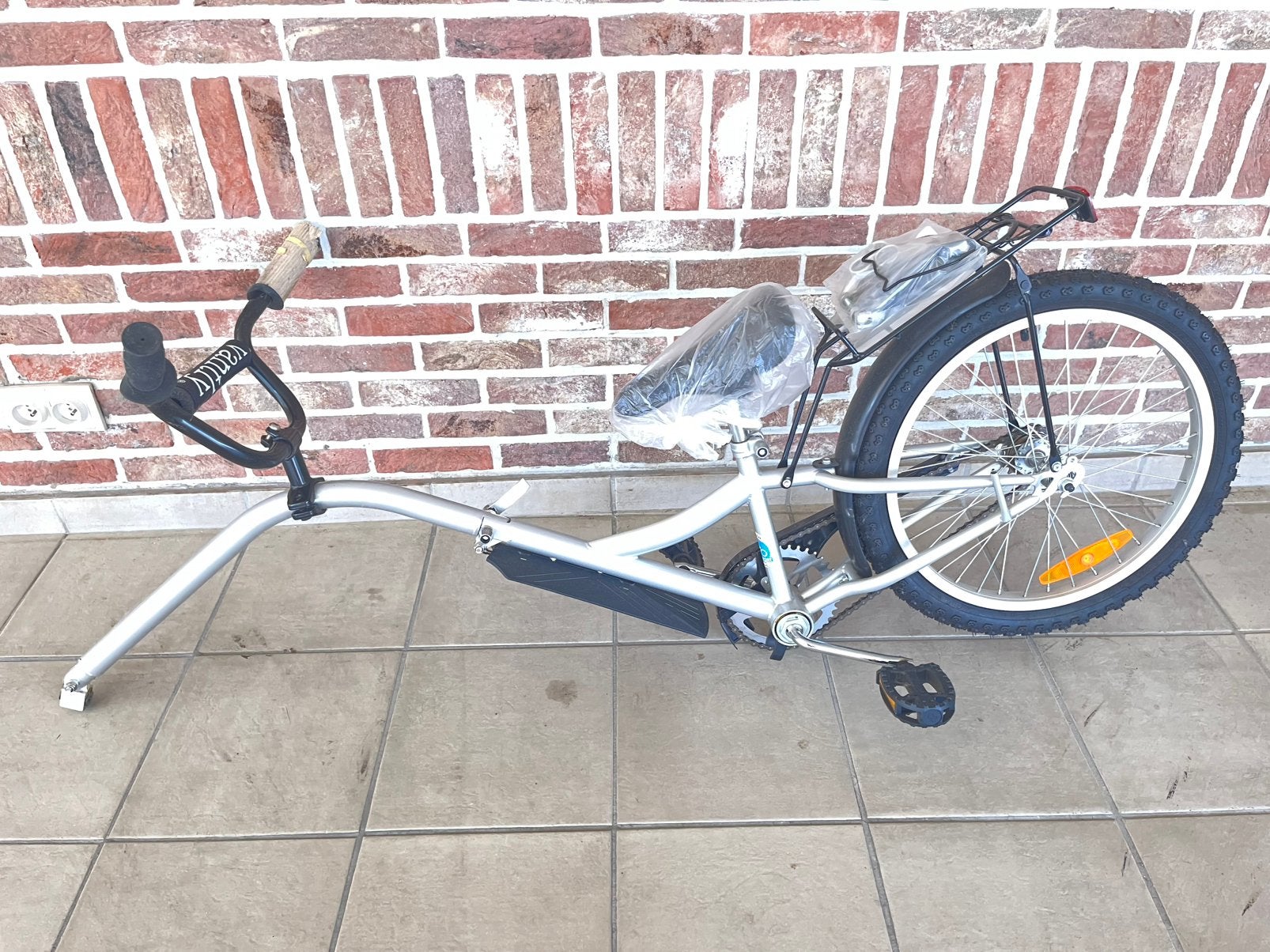 NIEUWE AANHANGFIETS OM ACHTER DE FIETS TE BEVESTIGEN, Fietsen en Brommers, Fietsaccessoires | Aanhangwagens en Karren, Ophalen
