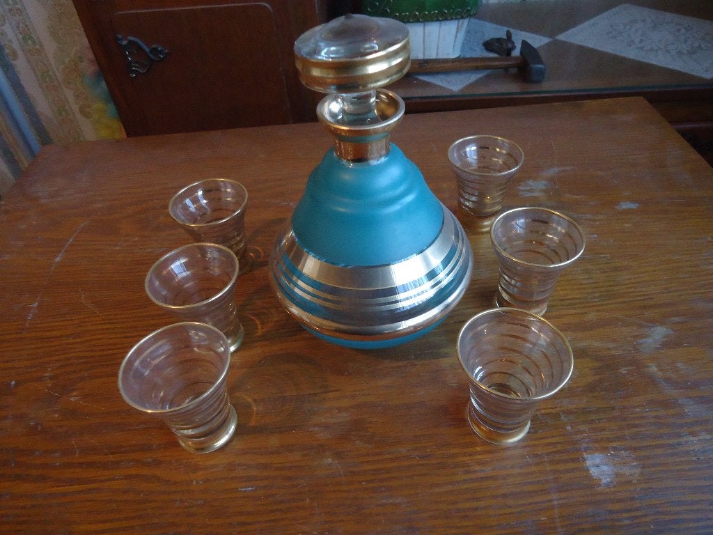karaf met glaasjes, Ophalen