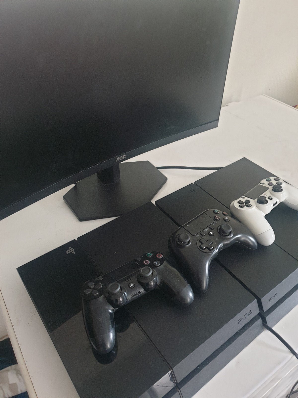 2 ps4 heel goed 3 console 1 monitor, Ophalen