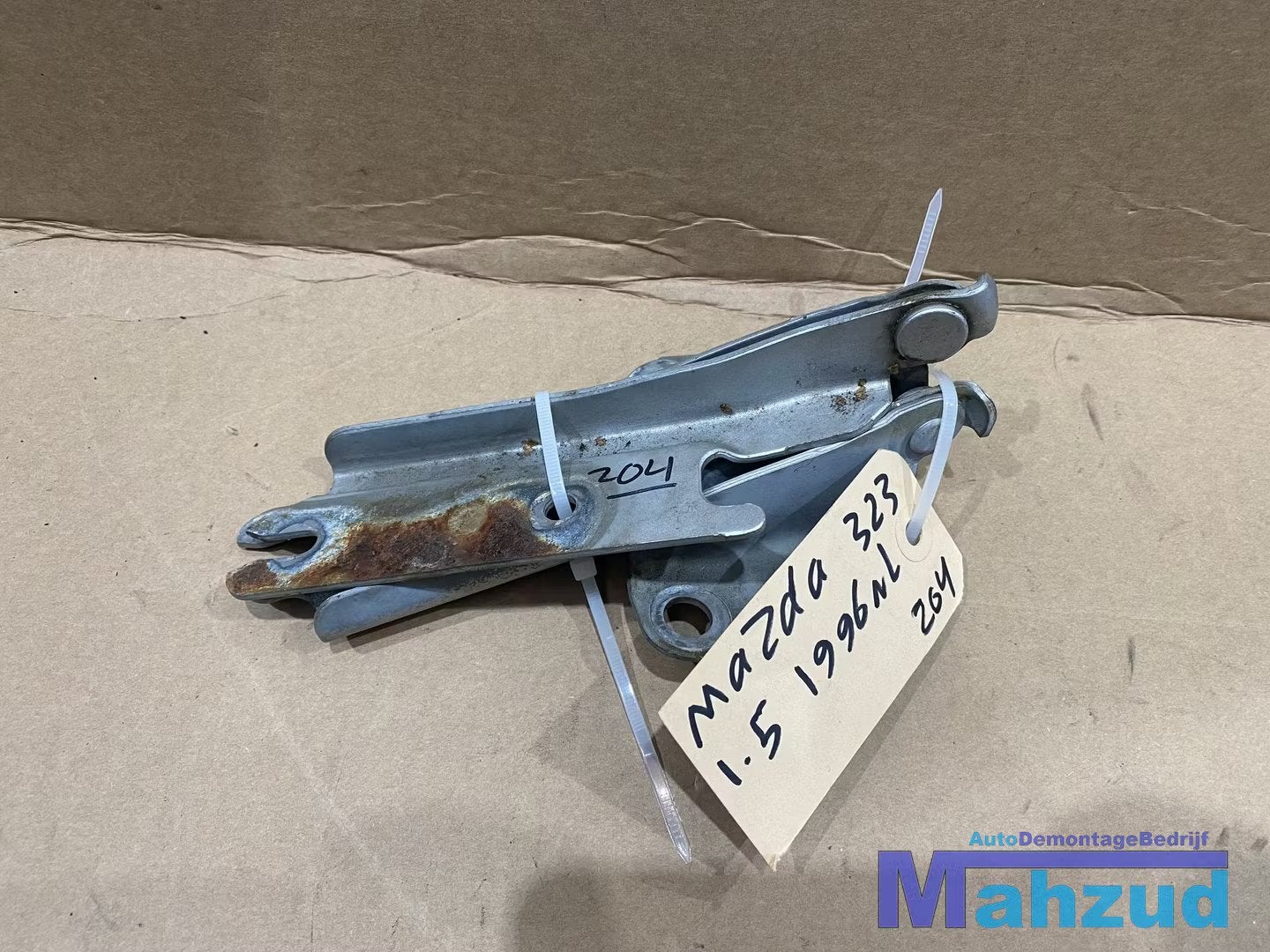 MAZDA 323 F Motorkap scharnier set 1994-1998, Gebruikt, Shinchi, Fuchu-Cho 3-1
730-8670  Hiroshima, Mazda Motor Corporation, Info@mazda.co.jp