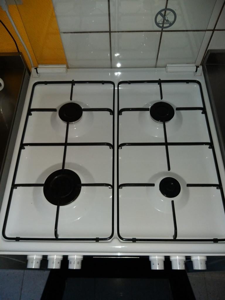 Cuisinière à gaz Bosch, Gaz, 85 à 90 cm, 4 zones de cuisson, Comme neuf