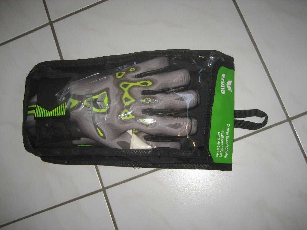 Nieuwe ERIMA T8 keepershandschoenen, Sport en Fitness, Ophalen of Verzenden, Nieuw, Handschoenen