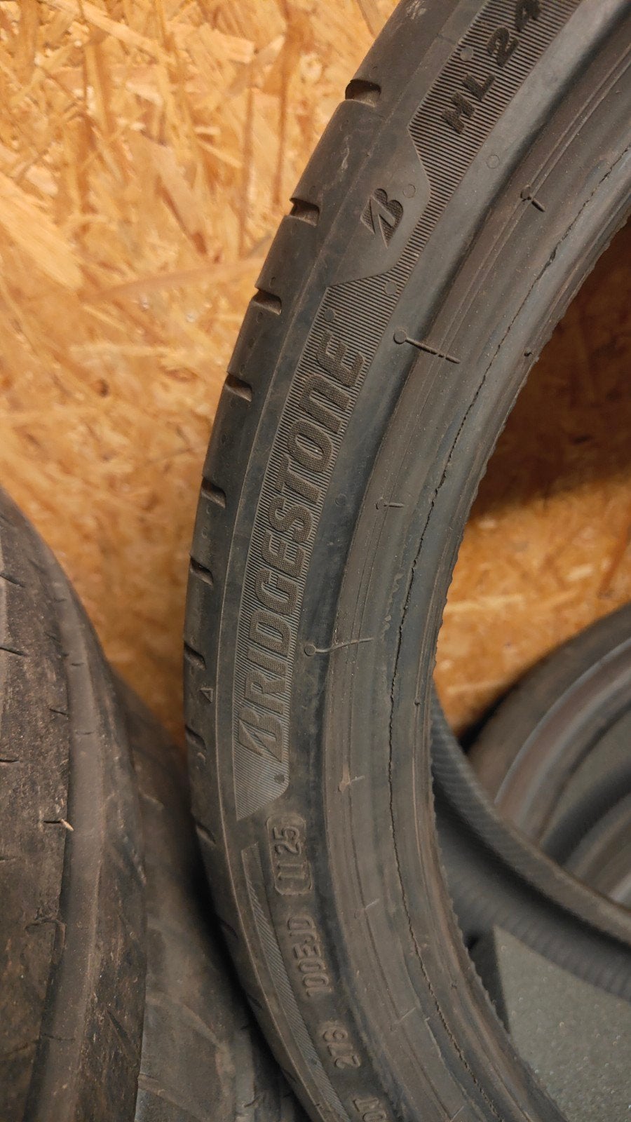 245/35r20 Bridgestone 60€ l'unité avec assemblage, Enlèvement