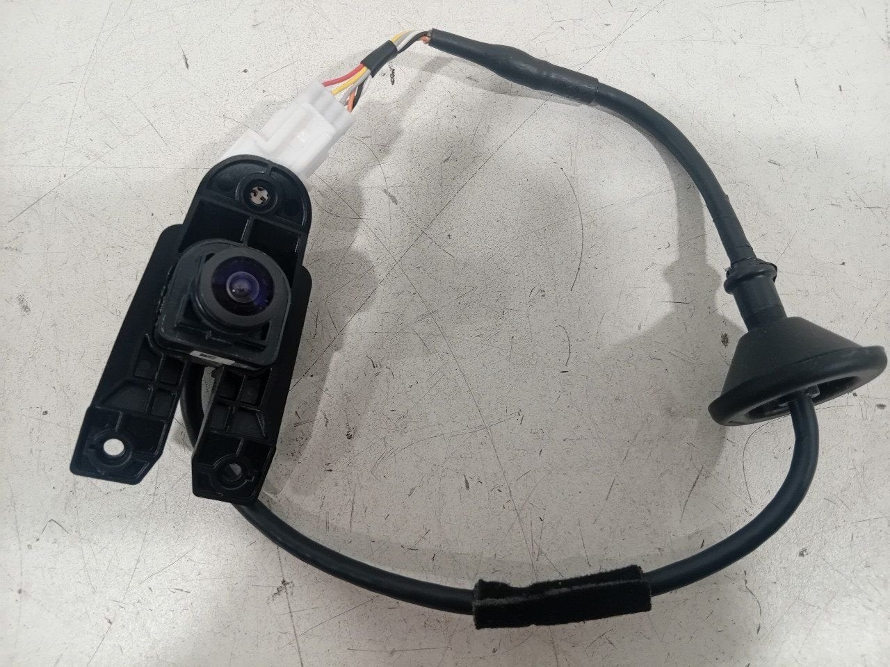 Camera achter Hyundai Bayon, Onderdelen@venauto.nl, Van der Ven Autorecycling B.V., Ettenseweg 76, 4706 PB Roosendaal, The Netherlands