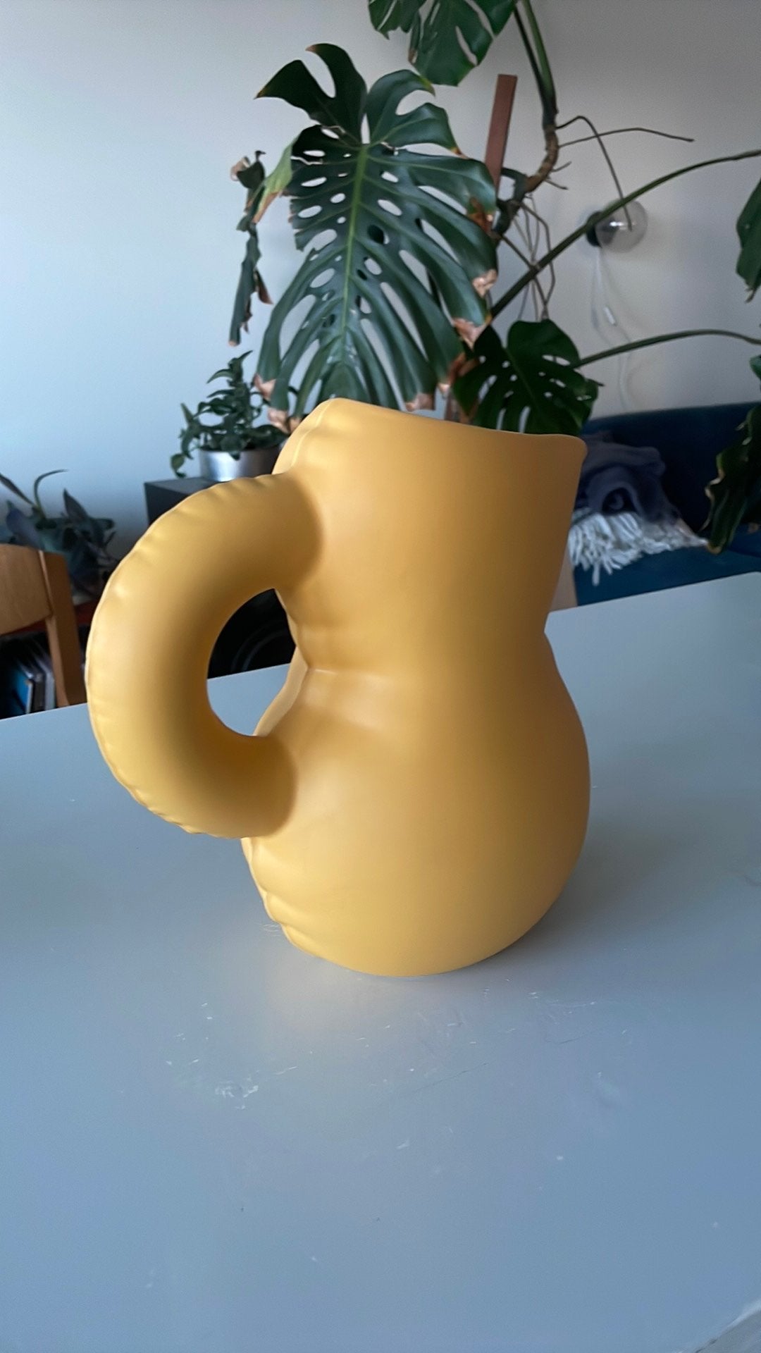 Vaas / gieter, Huis en Inrichting, Woonaccessoires | Vazen, Ophalen, Geel, Aardewerk of Porselein, Zo goed als nieuw
