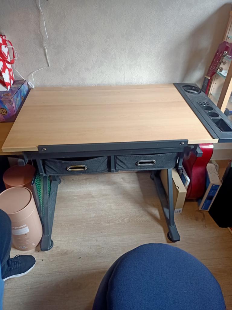 Kinder Tekentafel 7 standen met opbergvakjes ie foto's, Huis en Inrichting, Ophalen, Zo goed als nieuw, Kinderbureau