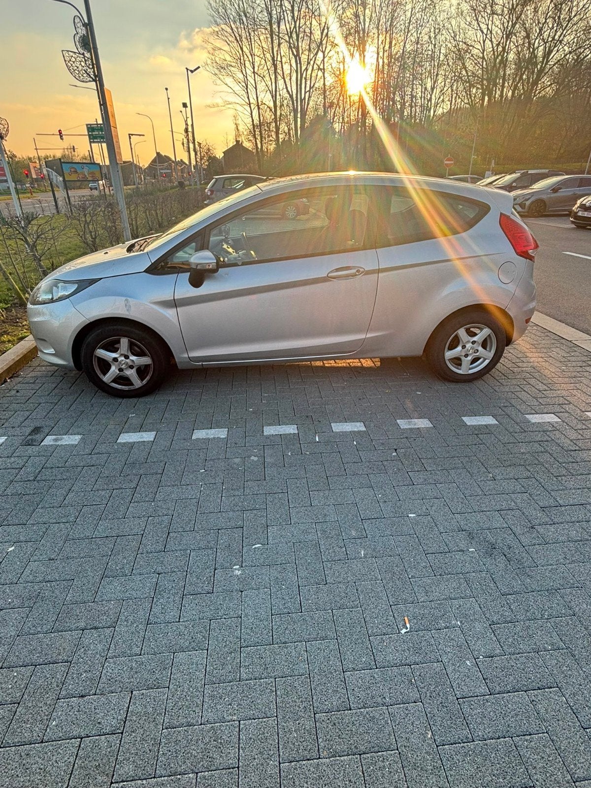 Ford fiesta 3 porte 21/12/2010 sans contrôle technique, Auto's, Ford, Euro 5, Stof, Grijs, Particulier