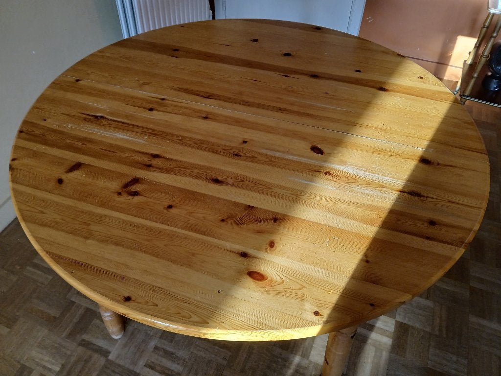Table ronde + 4 chaises  :  40€, Maison & Meubles, 100 à 150 cm, Quatre personnes, Rond, 100 à 150 cm