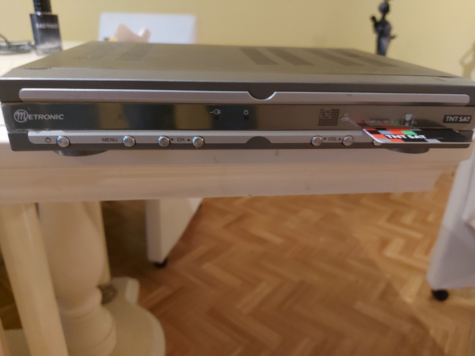 Décodeur satellite TNT, Enlèvement