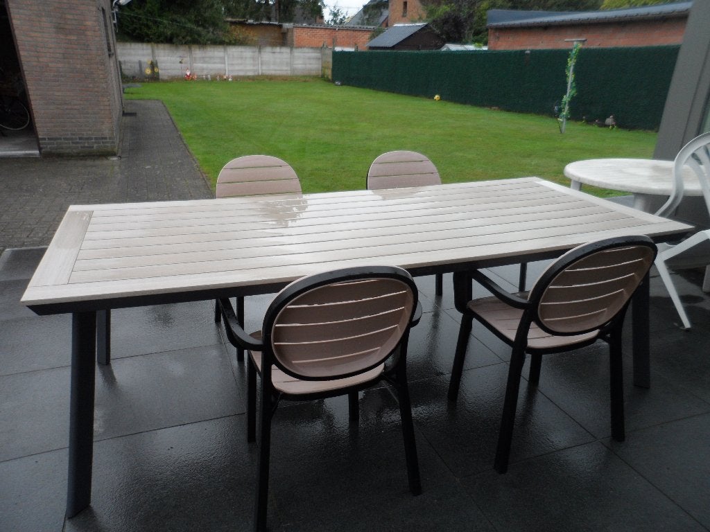 tuintafel met 4 stoelen 2.30 m lang 1 m breed, Tuin en Terras, Ophalen, Zo goed als nieuw, Rechthoekig, Kunststof