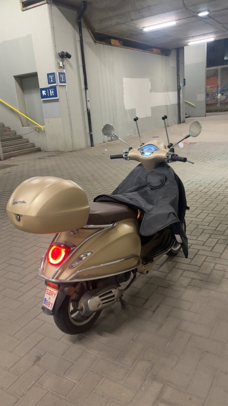 Vespa primavera 80cc b klasse, Fietsen en Brommers, Ophalen, Zo goed als nieuw, Vespa