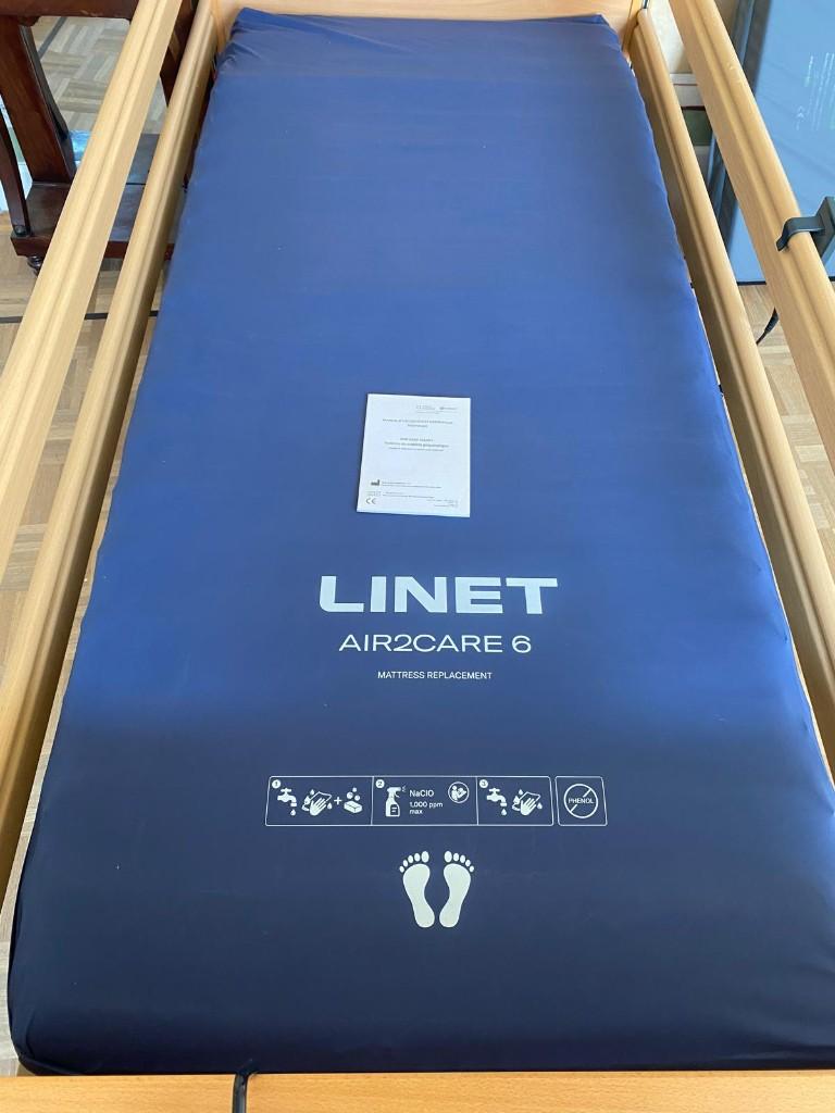 alternerende antidecubitus matras met pomp, Diversen, Verpleegmiddelen, Ophalen, Zo goed als nieuw