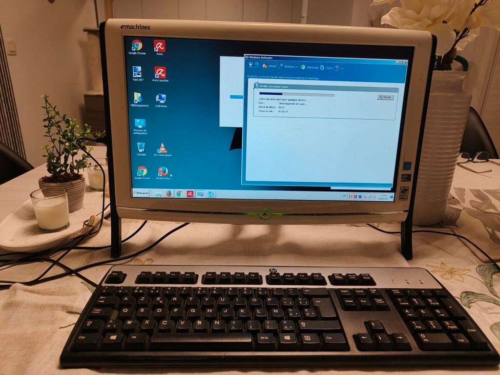 pc tout en un avec écran 18 pouces, Windows 7, date de 2010, HDD, Atom, Enlèvement, Utilisé