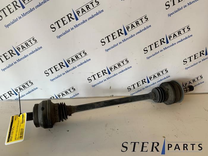 Arbre de transmission arrière droit d'un Mercedes C-Klasse, Enlèvement ou Envoi, 3 mois de garantie, Utilisé, Mercedes-Benz