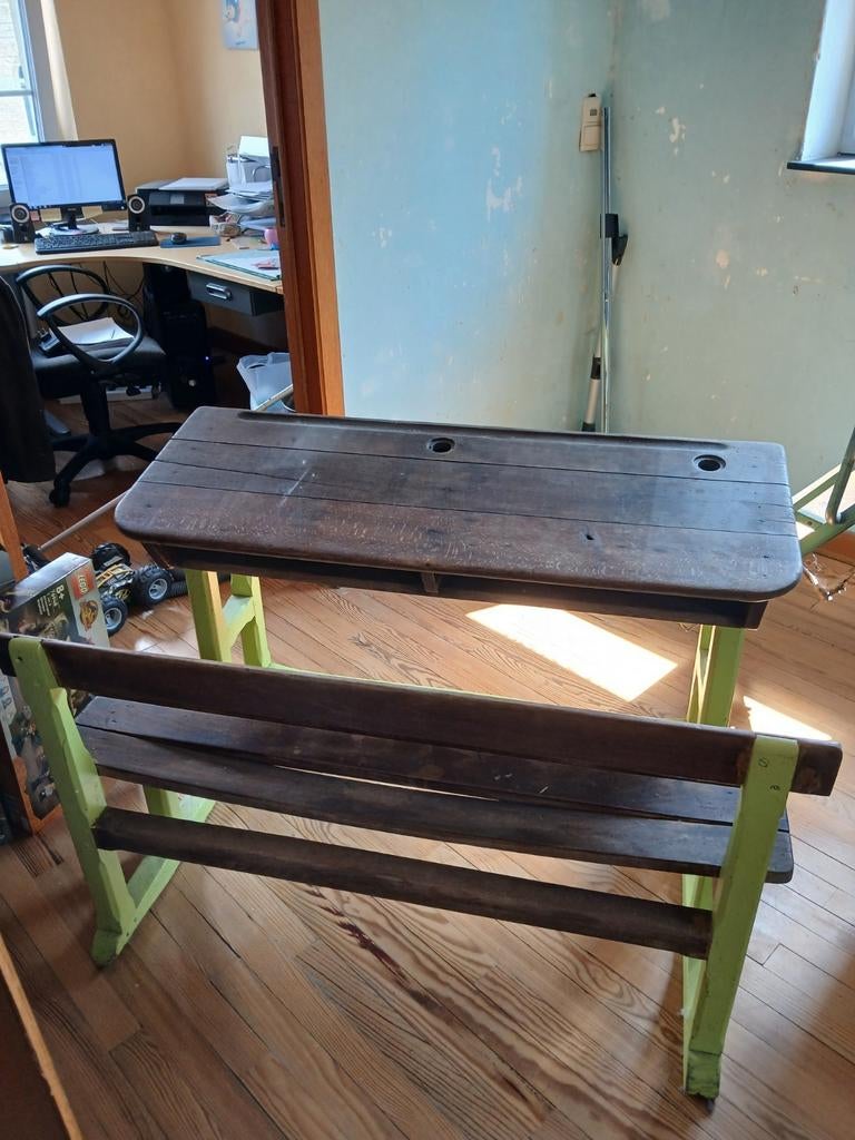 Ancien banc d’écolier, Enlèvement