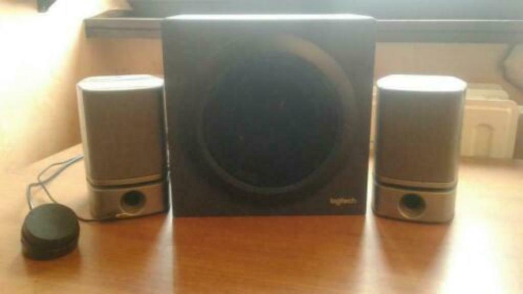 logitech multimedia speaker-subwoofer met boxen !goede staat, Ophalen, Zo goed als nieuw