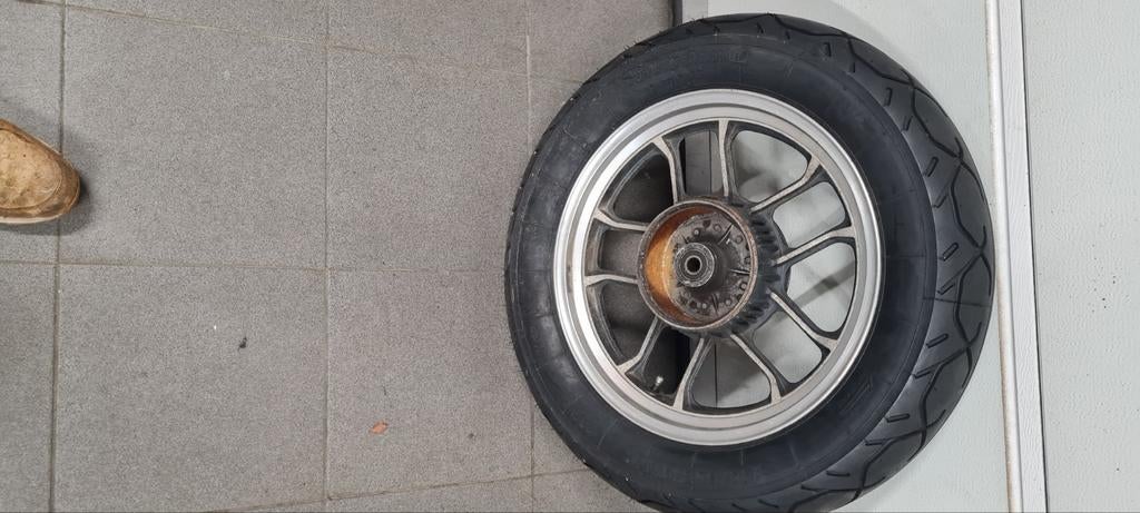 Achterwiel, Motoren, Ophalen