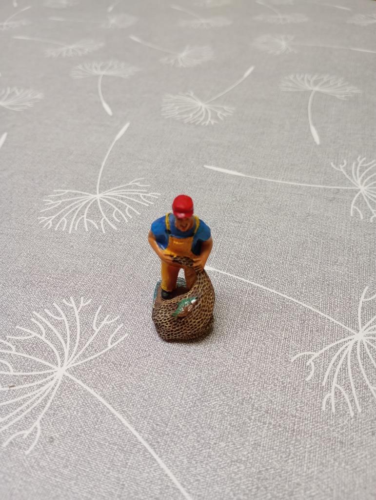 Figurine de pêcheur, Enlèvement ou Envoi