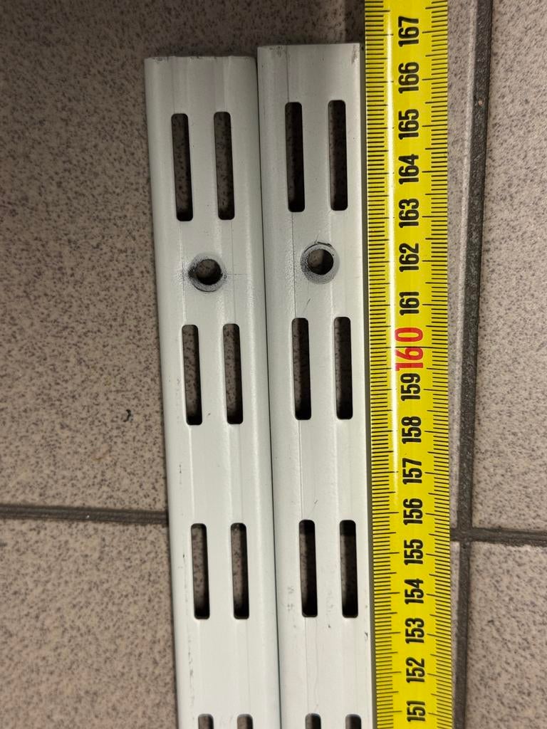 Wandrail dubbele sleuf 2x 167cm en 2x 149,5cm, Ophalen, Zo goed als nieuw