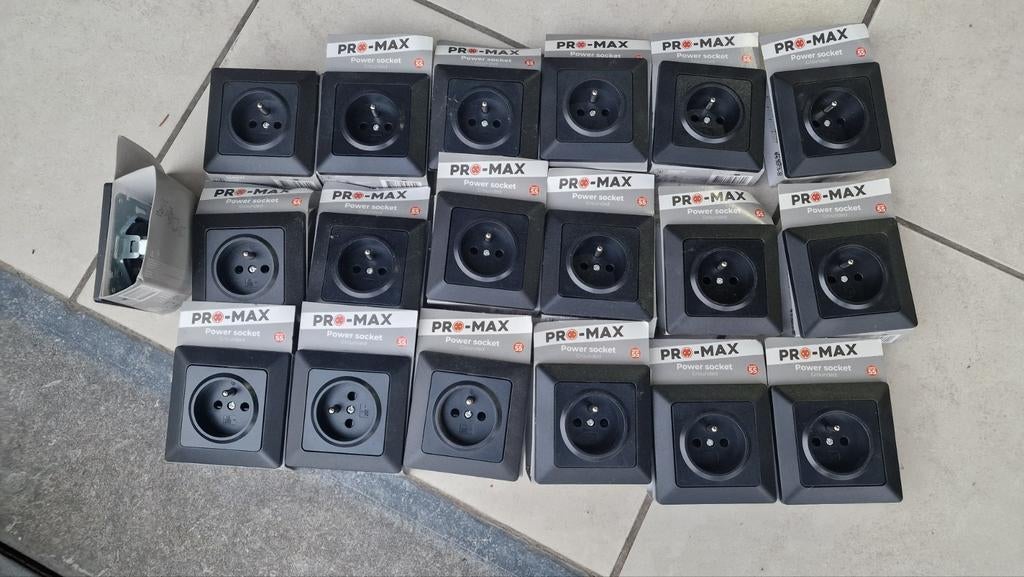 Prises noir complète NEUF!, Bricolage & Construction, Électricité & Câbles, Enlèvement, Neuf