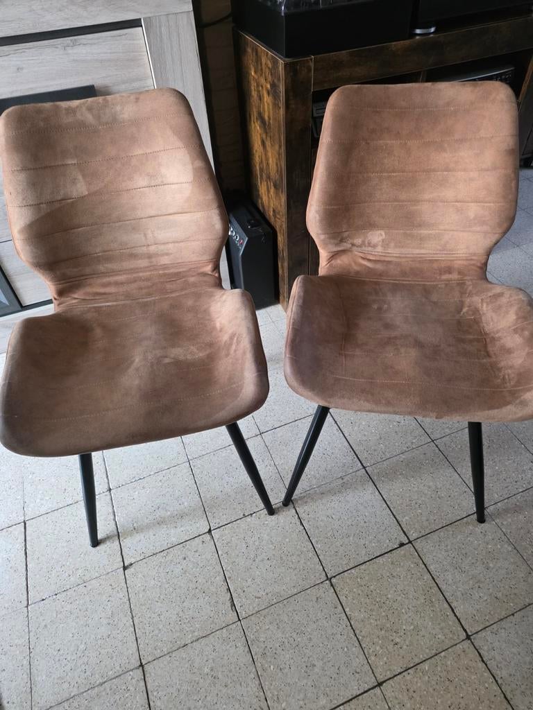 3 eetkamer stoelen en 1 apparte stoel zonder poten, Ophalen