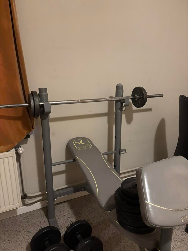 Fitness à domicile avec haltères et pack de six bancs, Enlèvement, Comme neuf