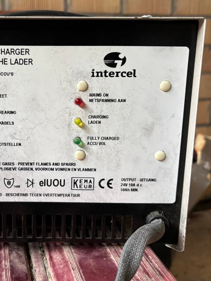 Intercel acculader 24 V 10A, Enlèvement, Comme neuf