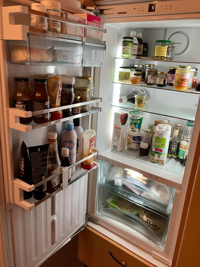 Frigo Liebherr encastré, Electroménager, Réfrigérateurs & Frigos, Utilisé, Sans bac à congélation, 150 à 200 litres, 120 à 140 cm