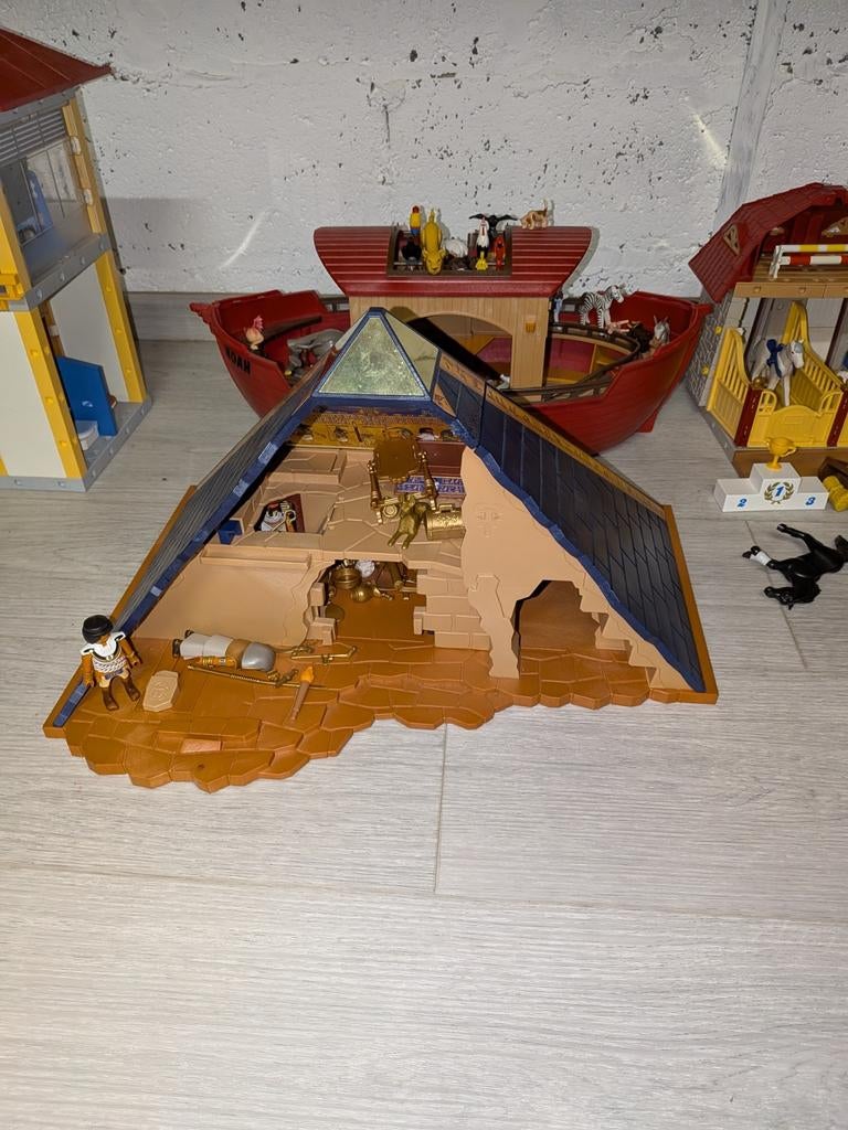 Pyramide playmobil, Ophalen