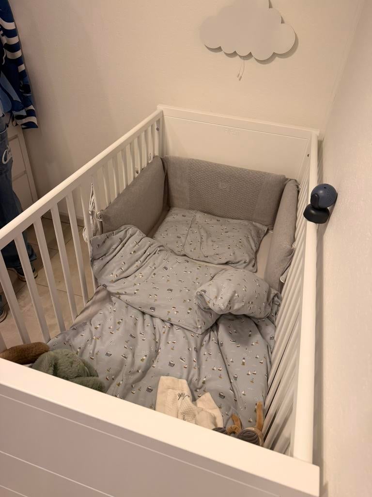 Lit FIRST JUNE a vendre, Enfants & Bébés, Chambre d'enfant | Chambres d'enfant complètes, Comme neuf, Enlèvement