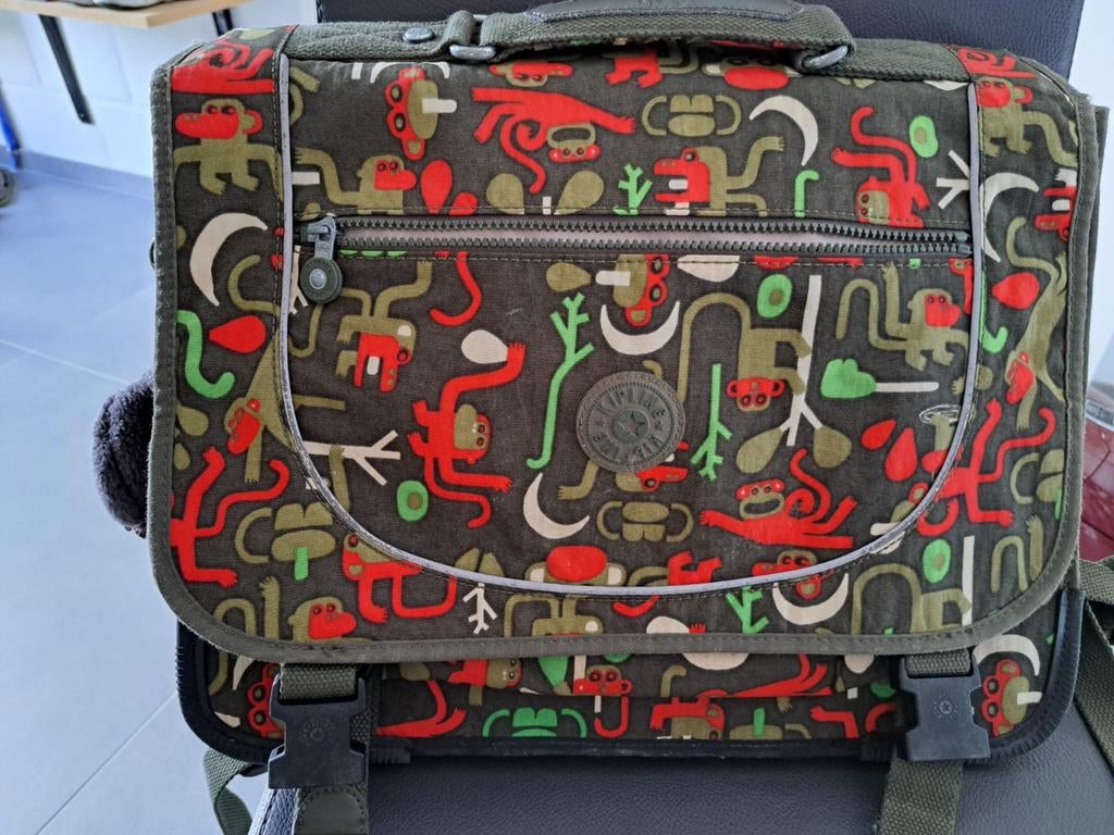 Jolie sacoche Kipling, Enlèvement