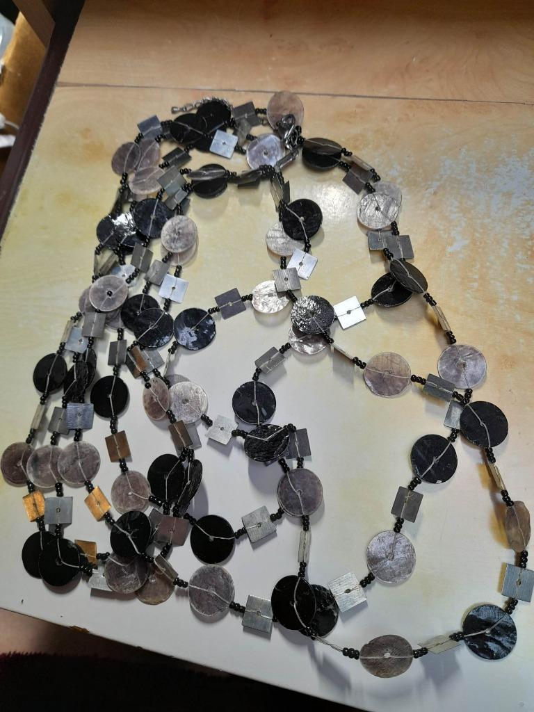 Dames halsketting met pailletten en metalen vierkantjes, Handtassen en Accessoires, Kettingen, Kunststof, Ophalen of Verzenden