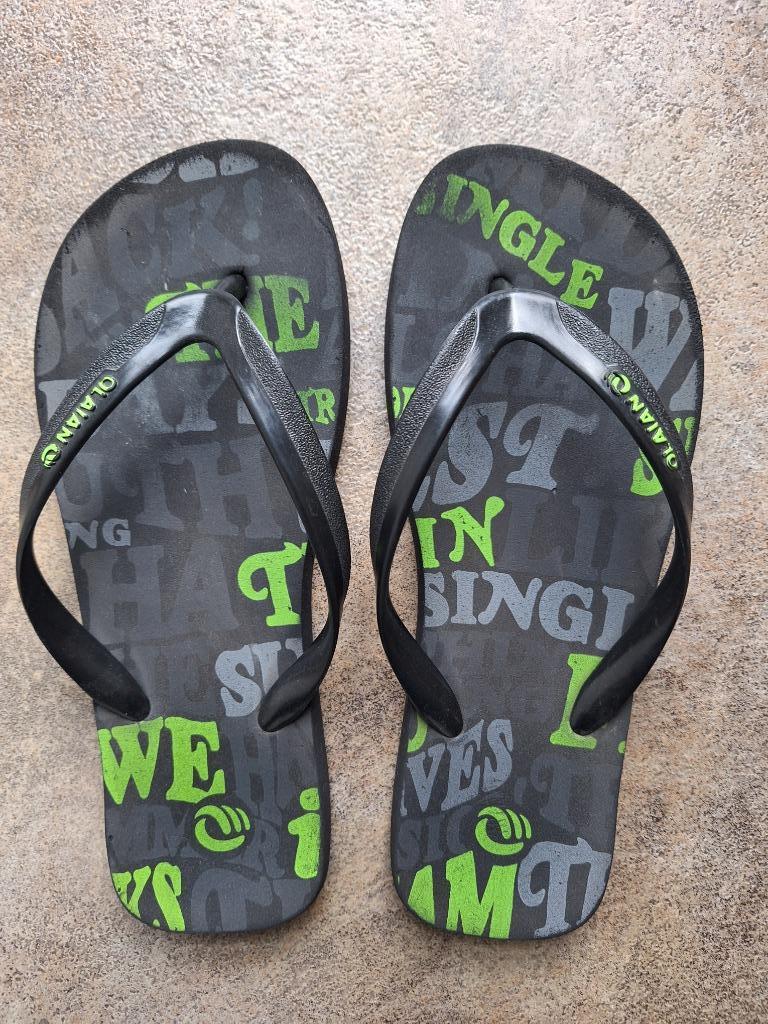 Olaian teenslippers voor jongens maat 35/36, Gebruikt, Overige typen, Decathlon, Ophalen of Verzenden