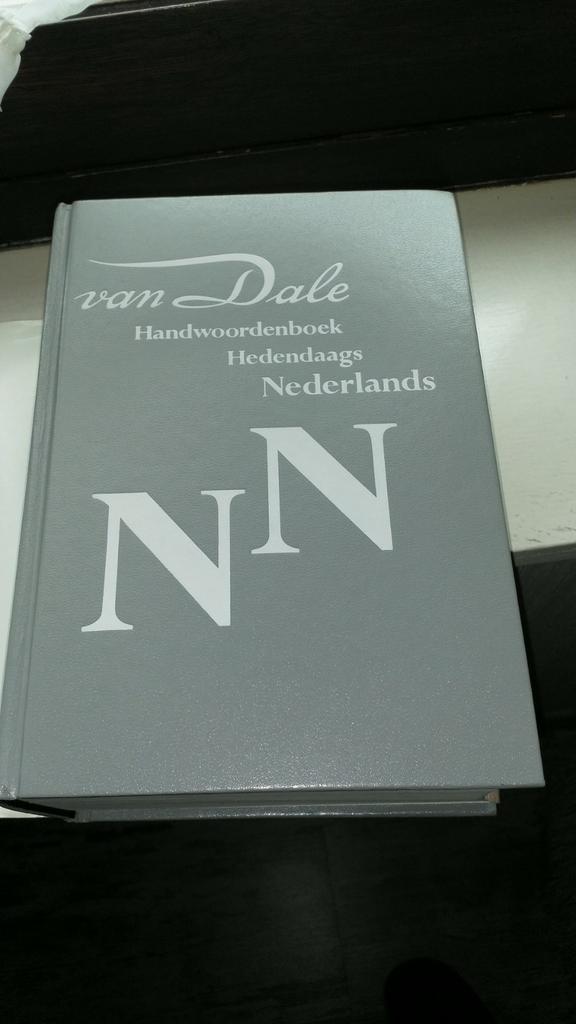 Van Dale woordenboek, Enlèvement ou Envoi, Comme neuf, Van Dale