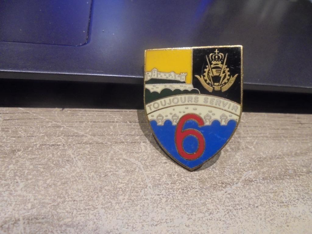 Toujours servir speld, Verzamelen, Militaria | Algemeen, Ophalen of Verzenden, Landmacht, Embleem of Badge