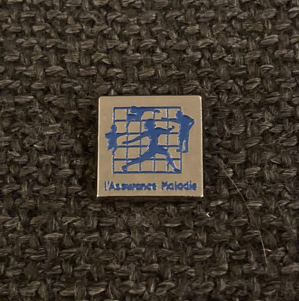 PIN - L'ASSURANCE MALADIE - VERZEKERING - ZIEKTE, Verzenden, Gebruikt, Overige onderwerpen, Speldje of Pin