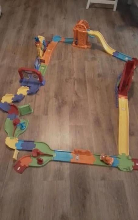 Racebaan Toet toet - V tech, Kinderen en Baby's, Ophalen, Zo goed als nieuw