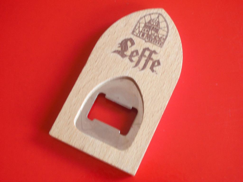 DECAPSULEUR / OUVRE- BOUTEILLES : ** LEFFE **, Enlèvement ou Envoi, Utilisé, Ouvre-bouteille, Leffe
