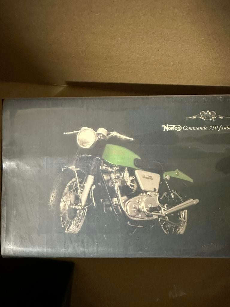 Norton Commando 750 Fastback 1/12 minichamps, Hobby en Vrije tijd, Ophalen of Verzenden, Nieuw